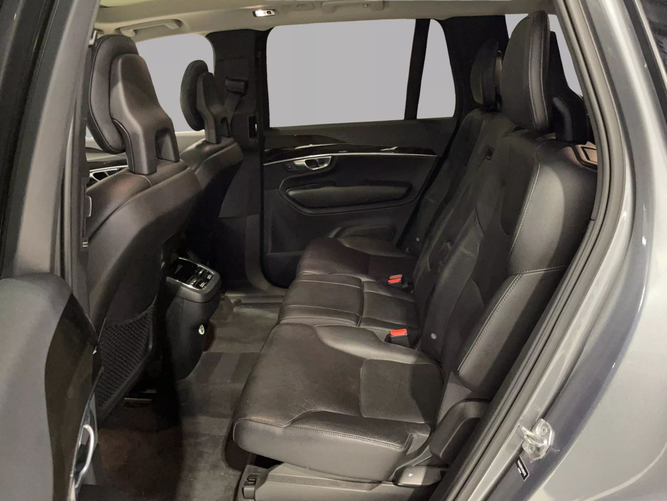 2018 VOLVO XC90 SUV 4-CYL, DRIVE-E, TURBO, SUPERCHARGED, 2.0 LITER T6 MOMENTUM SPORT UTILITY 4D