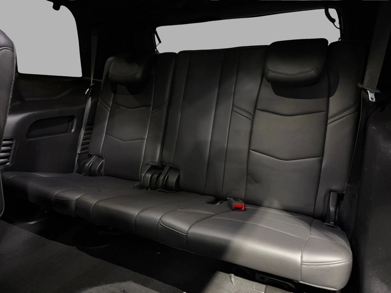 2018 CADILLAC ESCALADE SUV V8, 6.2 LITER SPORT UTILITY 4D