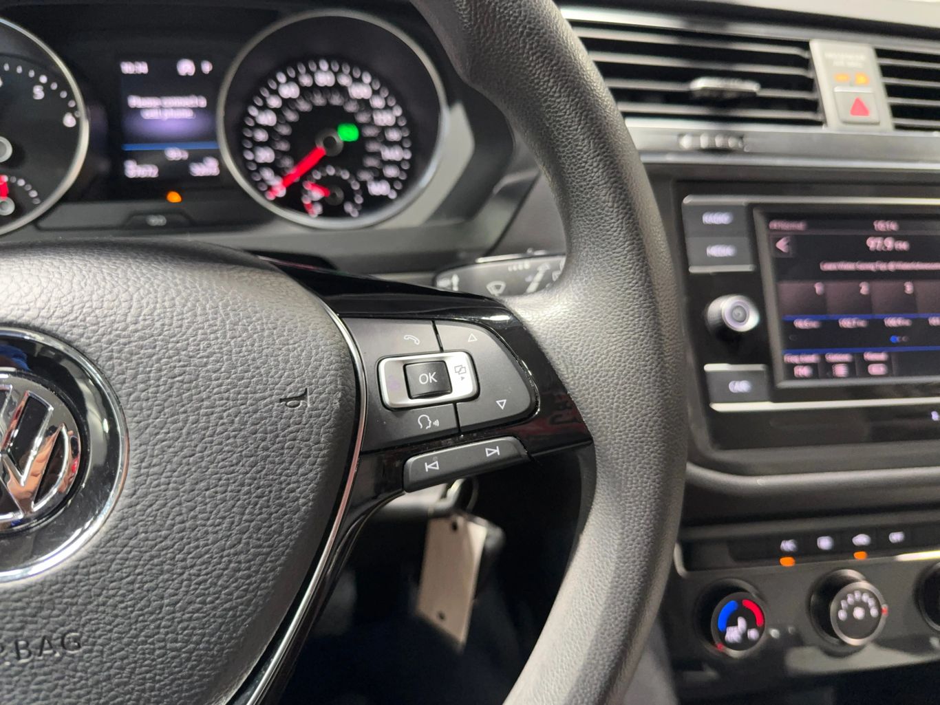 2018 VOLKSWAGEN TIGUAN SUV 4-CYL, TURBO, 2.0 LITER 2.0T S 4MOTION SPORT UTILITY 4D