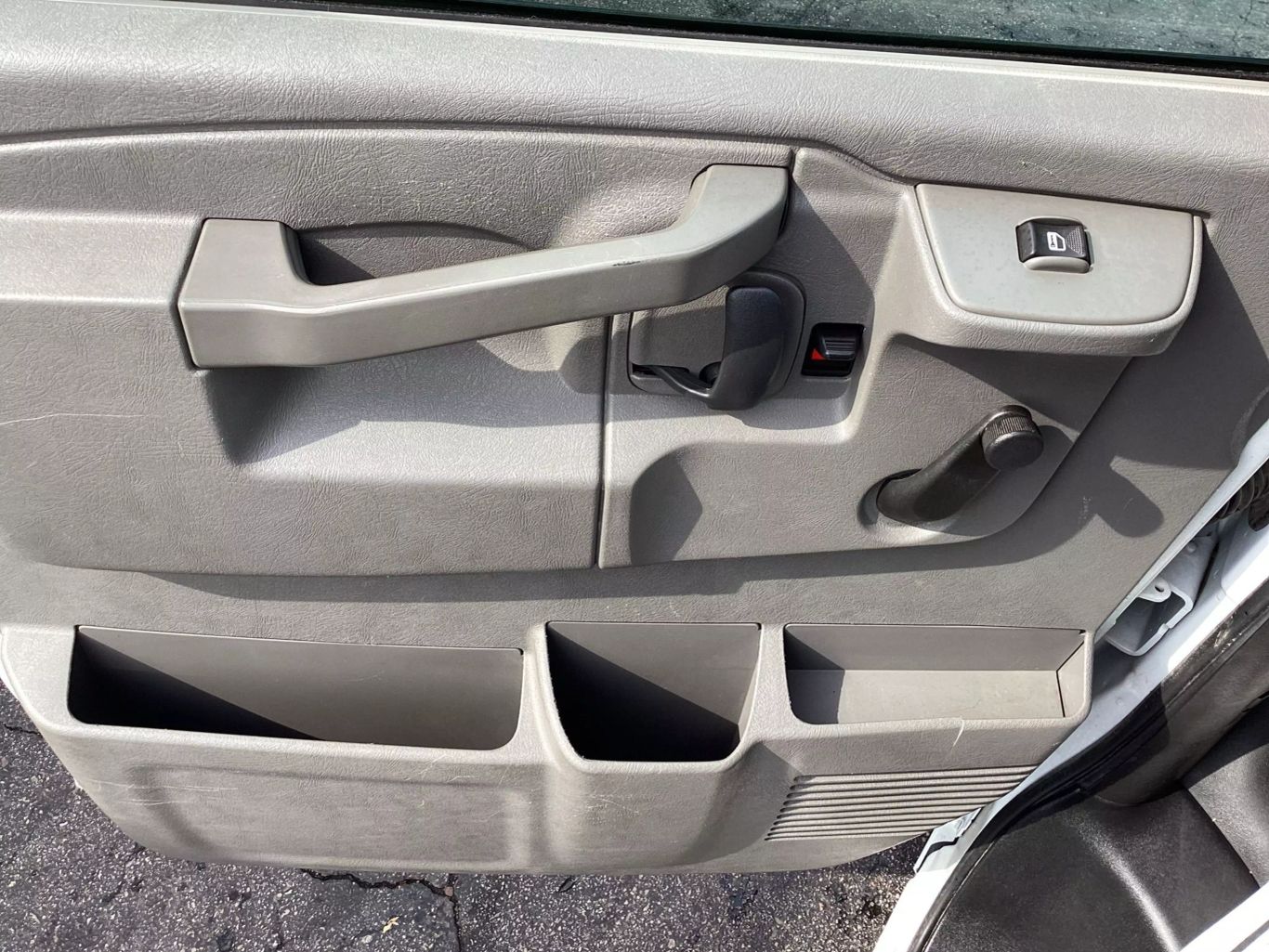 2019 Chevrolet Express 2500 Cargo - Image 14
