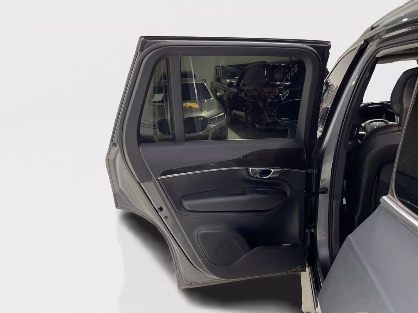 2018 VOLVO XC90 SUV 4-CYL, DRIVE-E, TURBO, SUPERCHARGED, 2.0 LITER T6 MOMENTUM SPORT UTILITY 4D