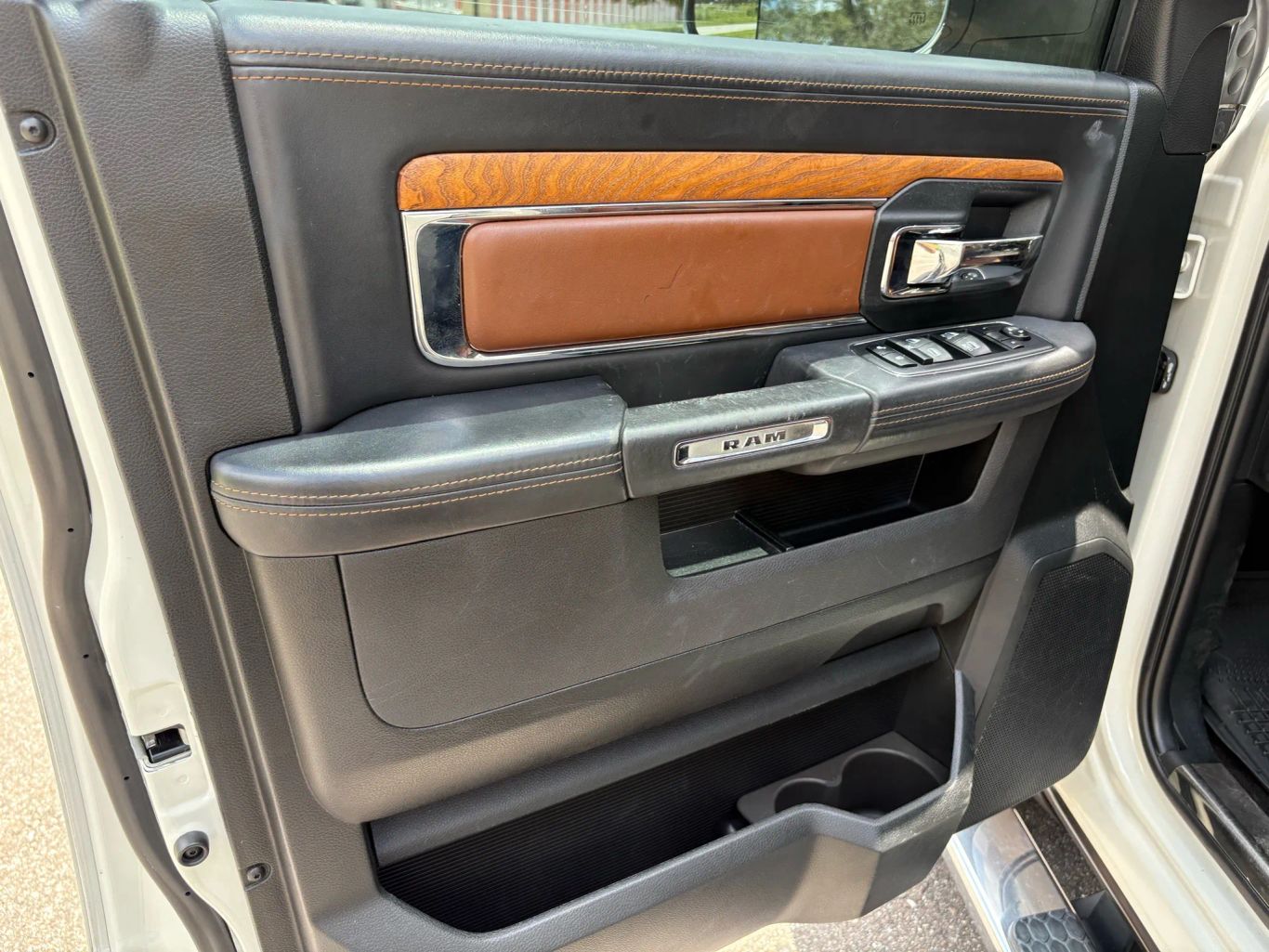 2017 RAM 1500 CREW CAB PICKUP V8, HEMI, 5.7 LITER LARAMIE LONGHORN PICKUP 4D 5 1/2 FT - Tampa Motor Cars
