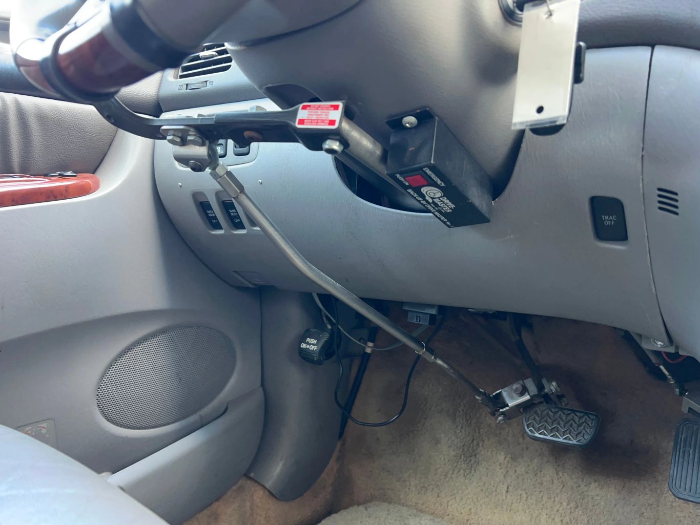 2004 TOYOTA SIENNA VAN V6, 3.3 LITER XLE MINIVAN 4D