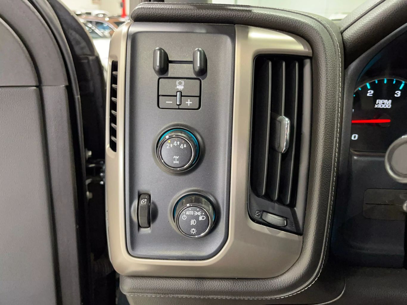 2019 GMC SIERRA 2500 HD CREW CAB PICKUP V8, TURBO DIESEL, 6.6 LITER DENALI PICKUP 4D 6 1/2 FT