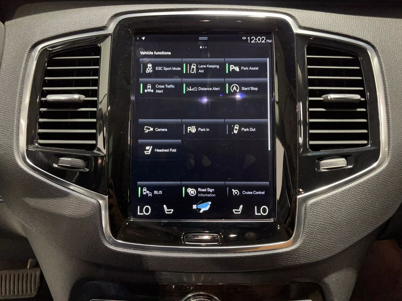 2018 VOLVO XC90 SUV 4-CYL, DRIVE-E, TURBO, SUPERCHARGED, 2.0 LITER T6 MOMENTUM SPORT UTILITY 4D