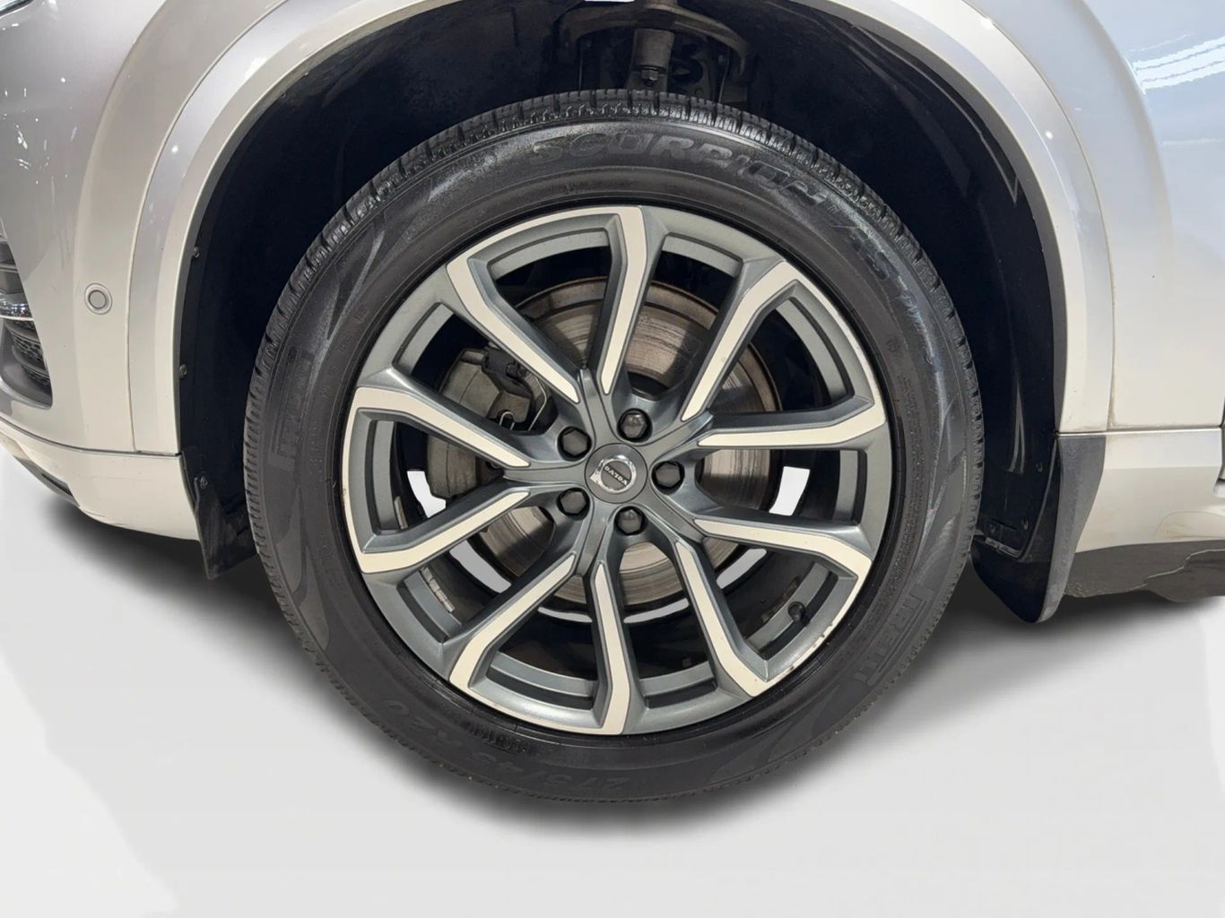 2017 VOLVO XC90 SUV 4-CYL, DRV-E SPRCHGD 2.0T T6 MOMENTUM SPORT UTILITY 4D
