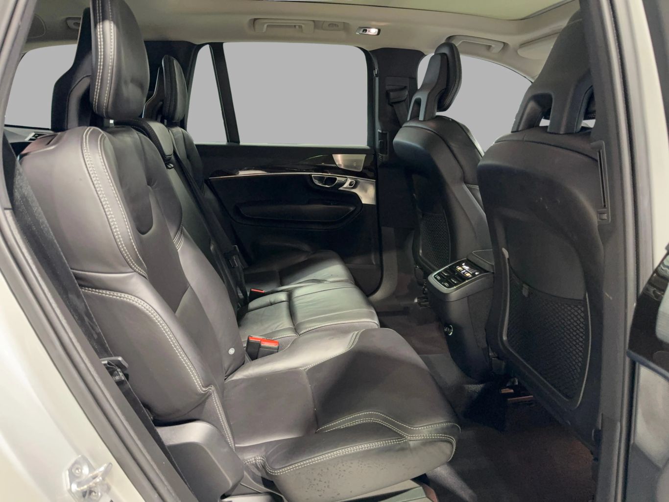 2017 VOLVO XC90 SUV 4-CYL, DRV-E SPRCHGD 2.0T T6 MOMENTUM SPORT UTILITY 4D