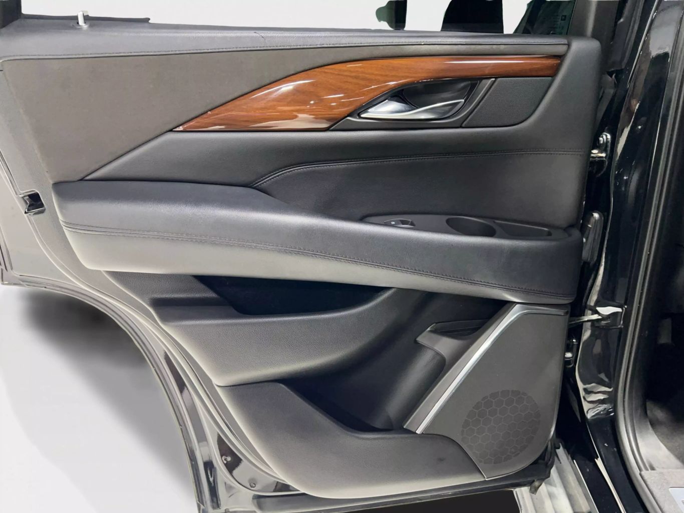 2017 CADILLAC ESCALADE SUV V8, 6.2 LITER LUXURY SPORT UTILITY 4D