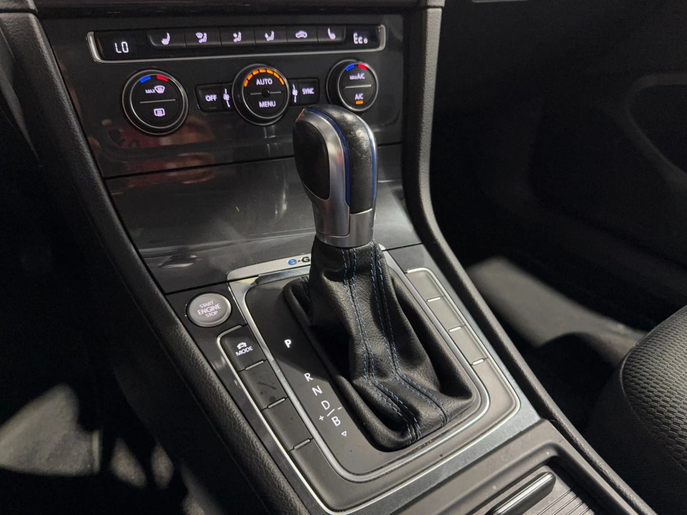 2019 VOLKSWAGEN E-GOLF HATCHBACK ELECTRIC MOTOR, 100 KW SE HATCHBACK SEDAN 4D