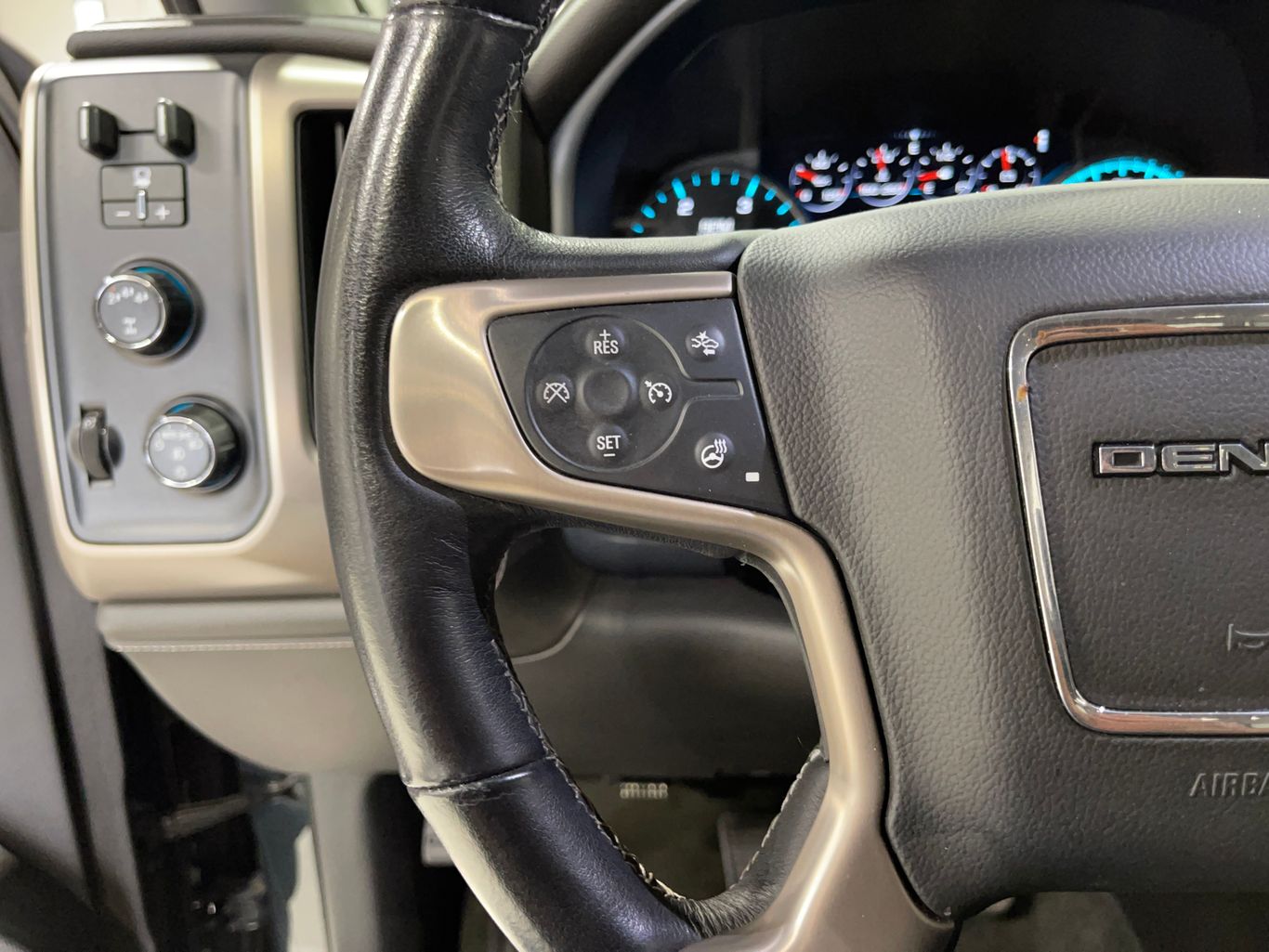 2019 GMC SIERRA 2500 HD CREW CAB PICKUP V8, TURBO DIESEL, 6.6 LITER DENALI PICKUP 4D 6 1/2 FT