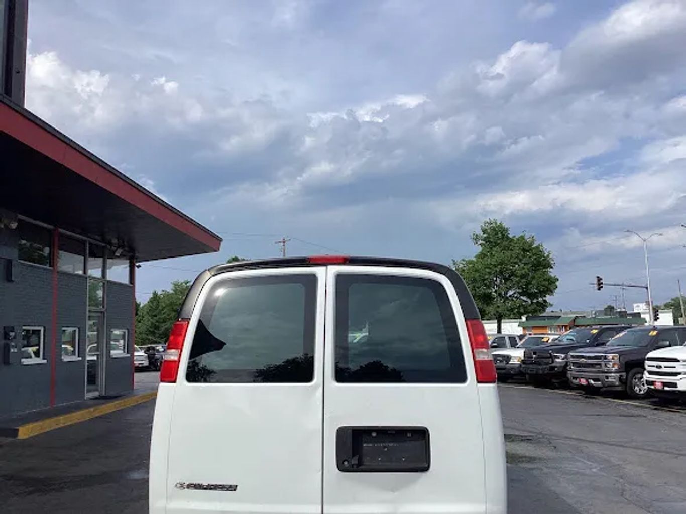 2018 Chevrolet Express 2500 Cargo - Image 9