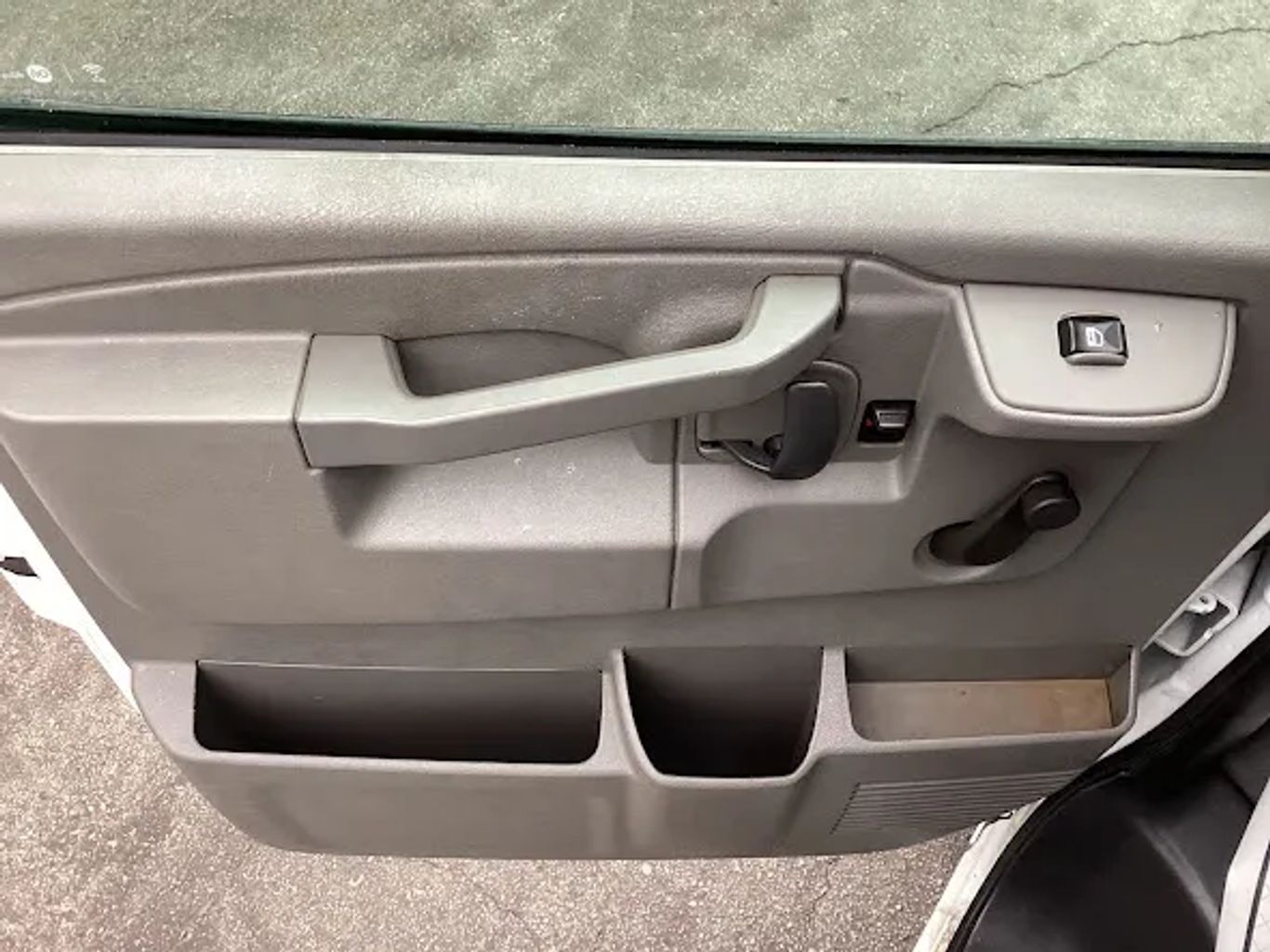 2018 Chevrolet Express 2500 Cargo - Image 15