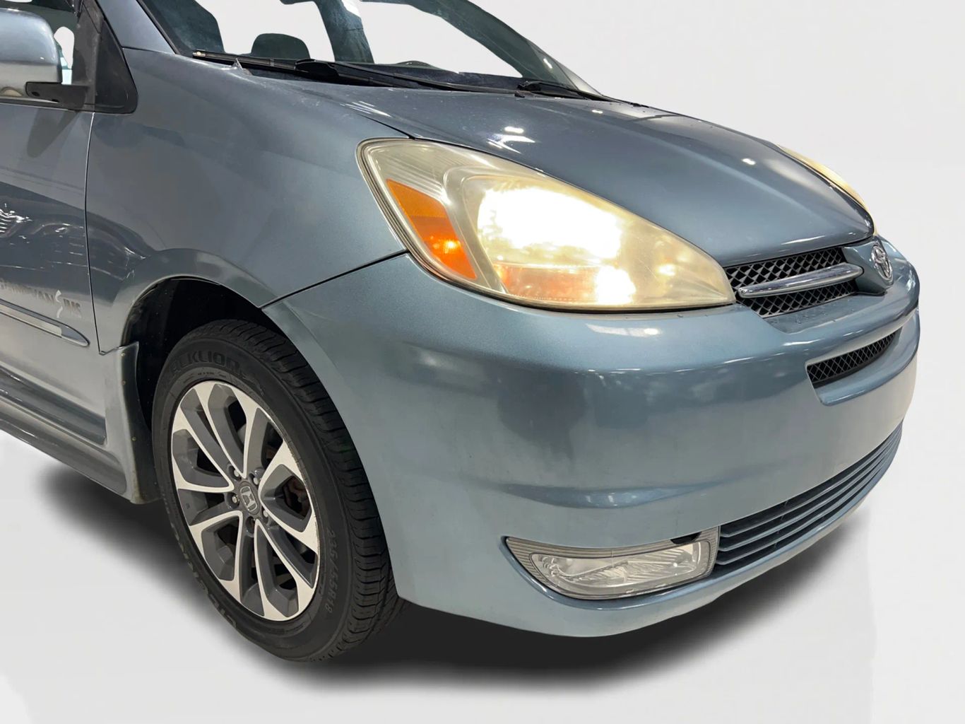 2004 TOYOTA SIENNA VAN V6, 3.3 LITER XLE MINIVAN 4D
