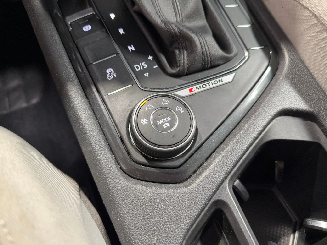 2018 VOLKSWAGEN TIGUAN SUV 4-CYL, TURBO, 2.0 LITER 2.0T S 4MOTION SPORT UTILITY 4D