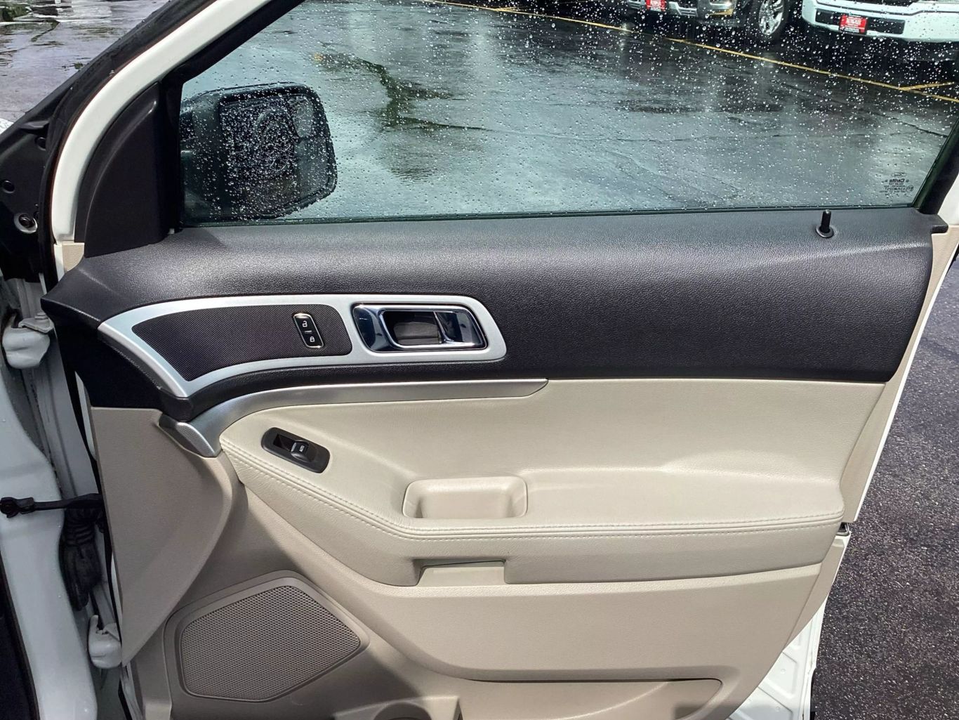 2011 Ford Explorer - Image 15