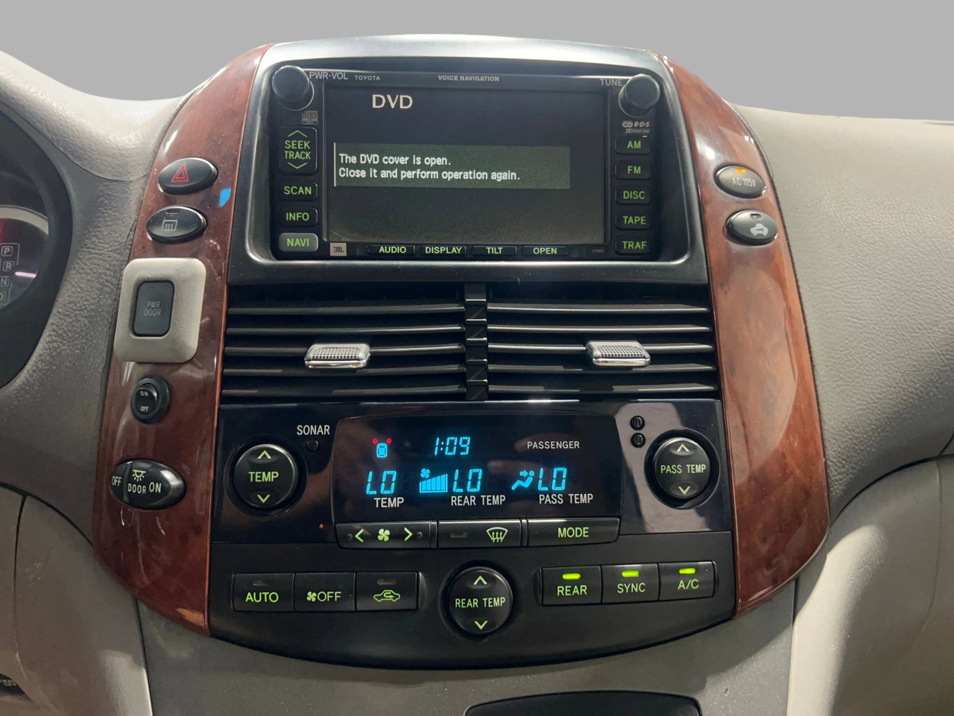 2004 TOYOTA SIENNA VAN V6, 3.3 LITER XLE MINIVAN 4D