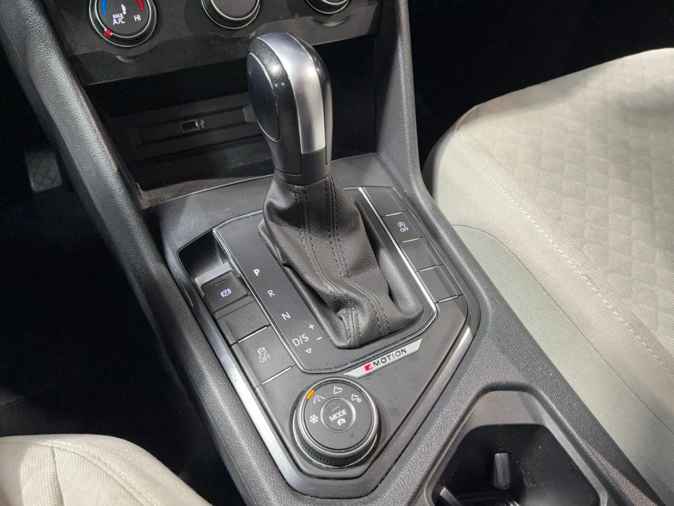 2018 VOLKSWAGEN TIGUAN SUV 4-CYL, TURBO, 2.0 LITER 2.0T S 4MOTION SPORT UTILITY 4D
