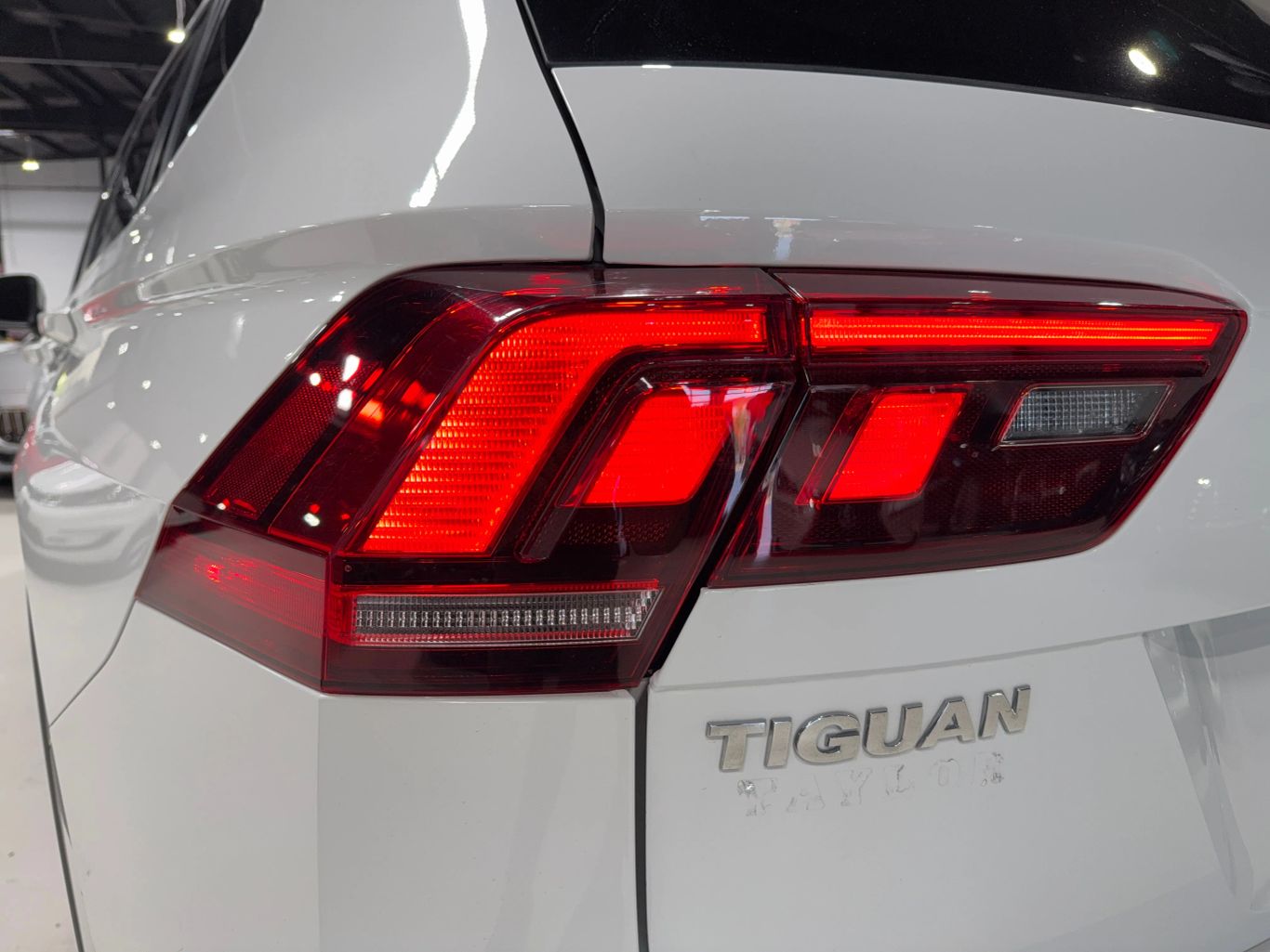 2018 VOLKSWAGEN TIGUAN SUV 4-CYL, TURBO, 2.0 LITER 2.0T S 4MOTION SPORT UTILITY 4D