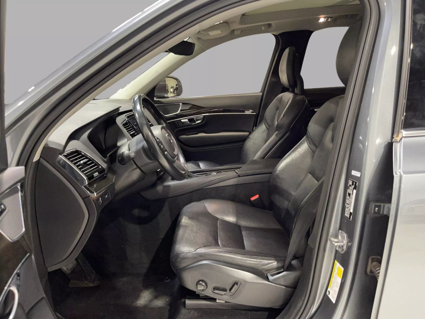 2018 VOLVO XC90 SUV 4-CYL, DRIVE-E, TURBO, SUPERCHARGED, 2.0 LITER T6 MOMENTUM SPORT UTILITY 4D