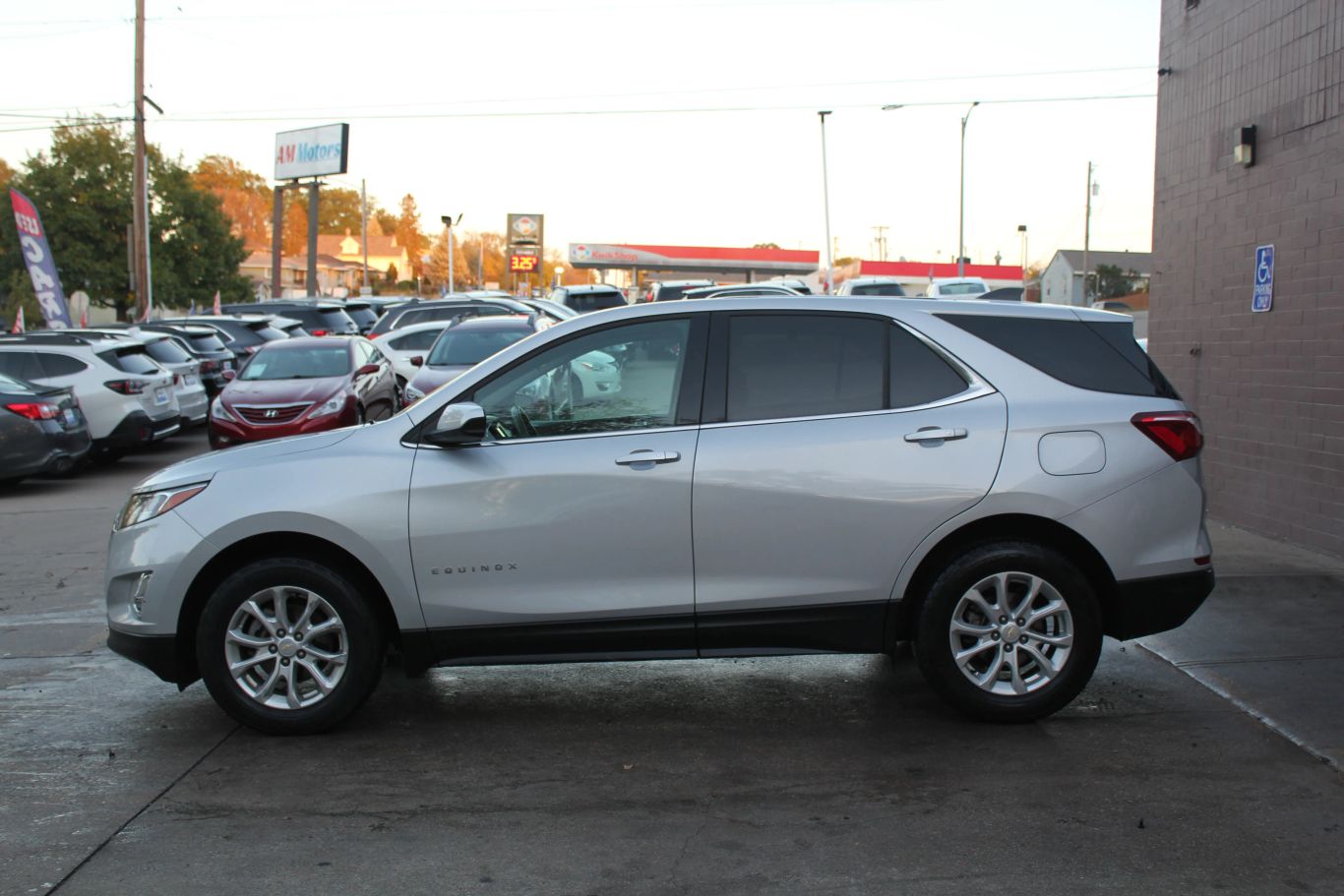 2019 Chevrolet Equinox Lt Sport Utility 4d - Image 4
