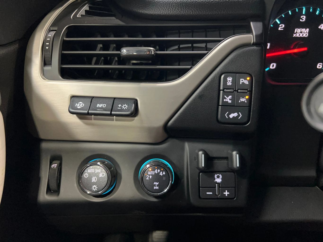 2018 GMC YUKON SUV V8, ECOTEC3, 6.2 LITER DENALI SPORT UTILITY 4D