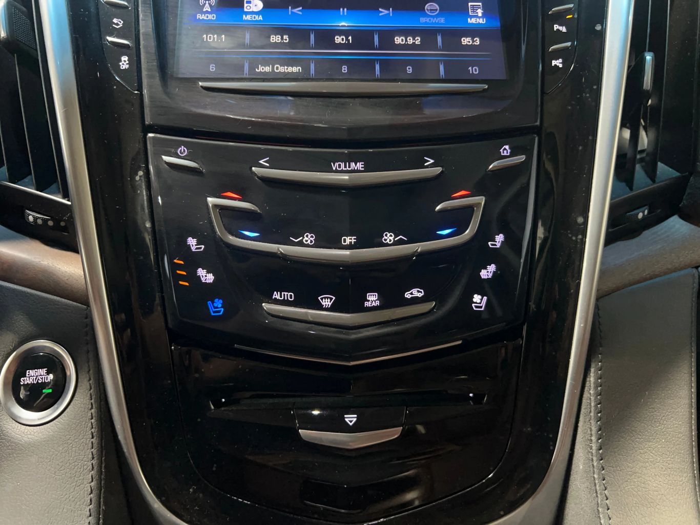 2020 CADILLAC ESCALADE SUV V8, 6.2 LITER LUXURY SPORT UTILITY 4D
