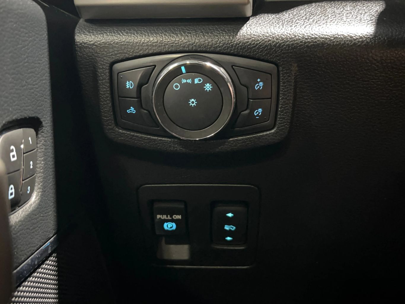 2020 FORD F150 SUPERCREW CAB PICKUP V8, FLEX FUEL, 5.0 LITER LARIAT PICKUP 4D 5 1/2 FT