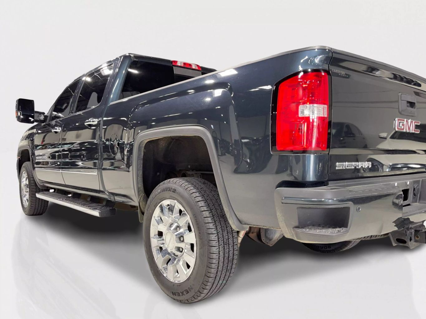 2019 GMC SIERRA 2500 HD CREW CAB PICKUP V8, TURBO DIESEL, 6.6 LITER DENALI PICKUP 4D 6 1/2 FT