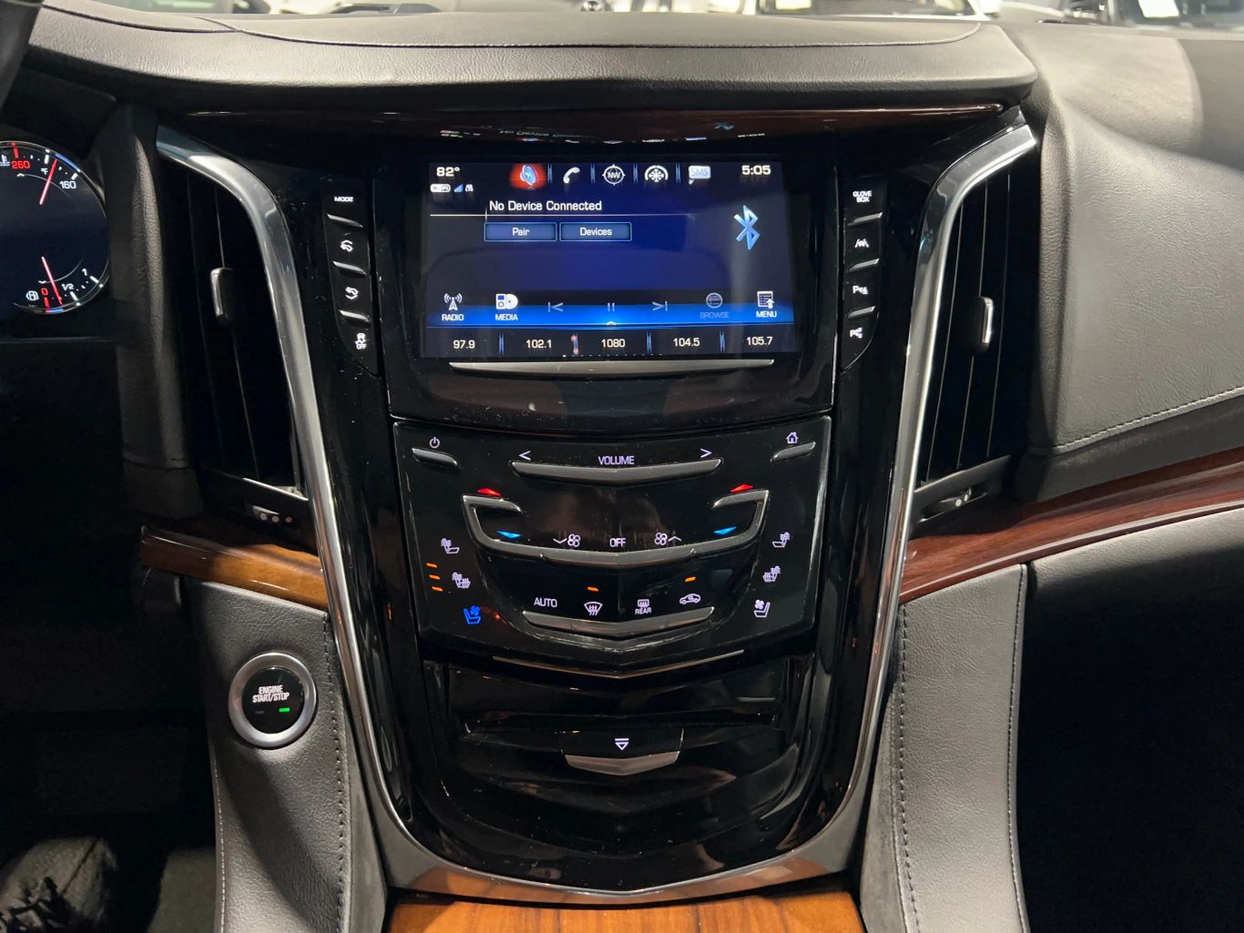 2017 CADILLAC ESCALADE SUV V8, 6.2 LITER LUXURY SPORT UTILITY 4D
