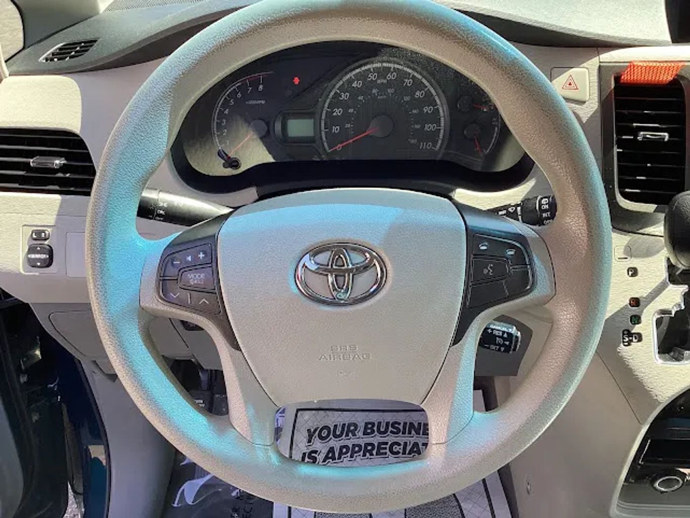 2012 Toyota Sienna - Image 16