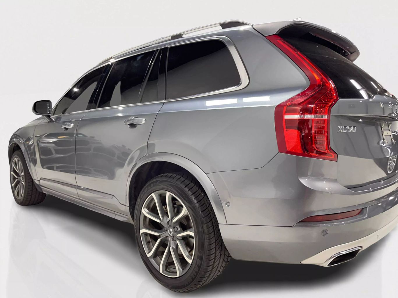 2018 VOLVO XC90 SUV 4-CYL, DRIVE-E, TURBO, SUPERCHARGED, 2.0 LITER T6 MOMENTUM SPORT UTILITY 4D