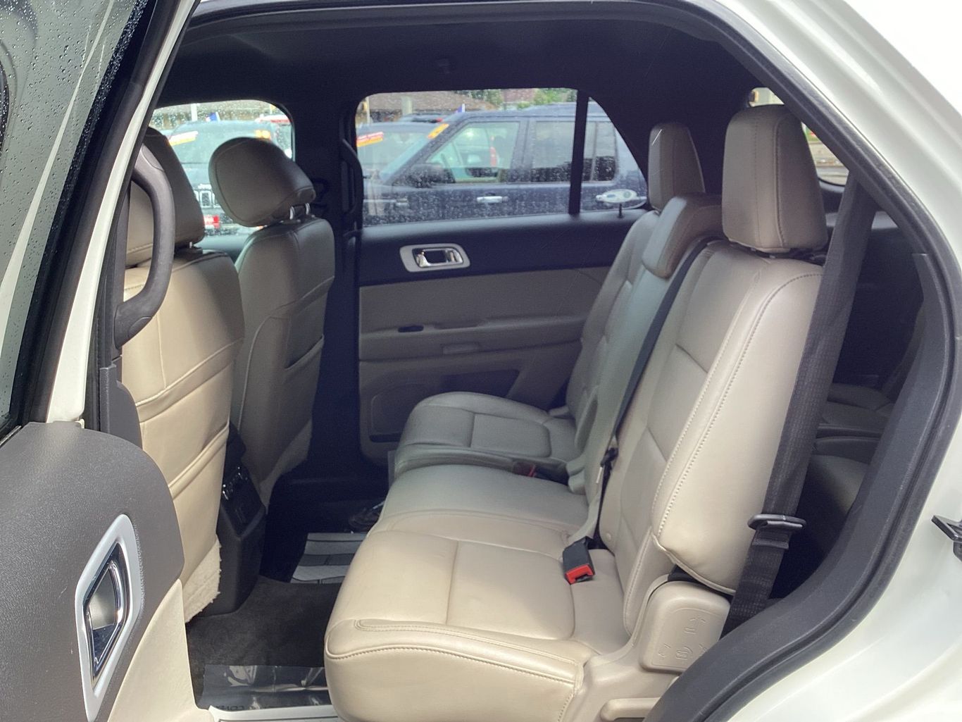 2011 Ford Explorer - Image 12