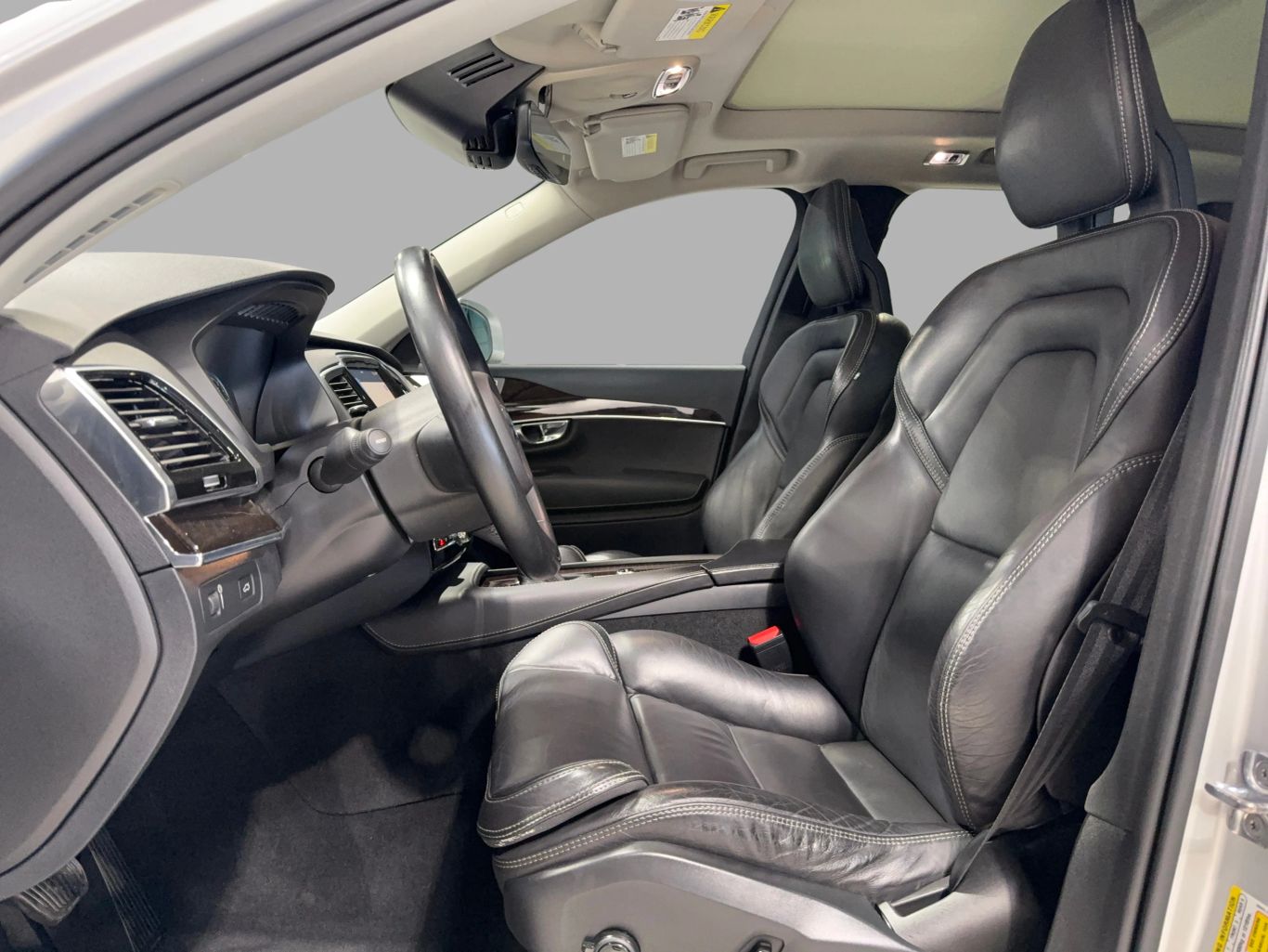 2017 VOLVO XC90 SUV 4-CYL, DRV-E SPRCHGD 2.0T T6 MOMENTUM SPORT UTILITY 4D