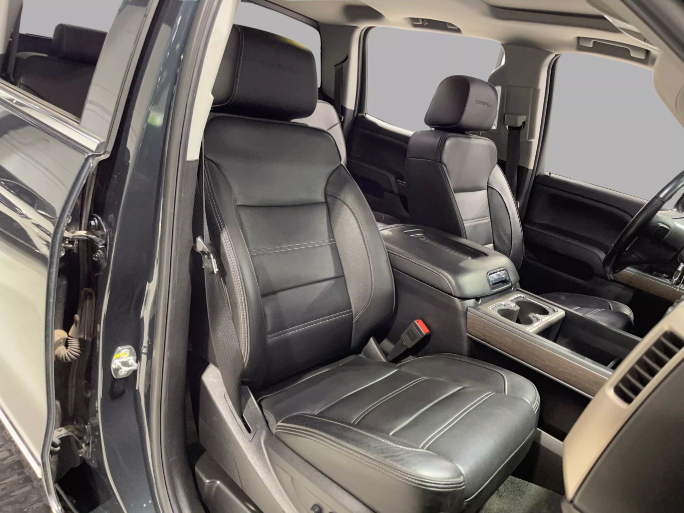2019 GMC SIERRA 2500 HD CREW CAB PICKUP V8, TURBO DIESEL, 6.6 LITER DENALI PICKUP 4D 6 1/2 FT