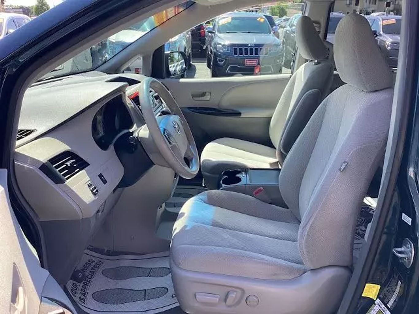 2012 Toyota Sienna - Image 11