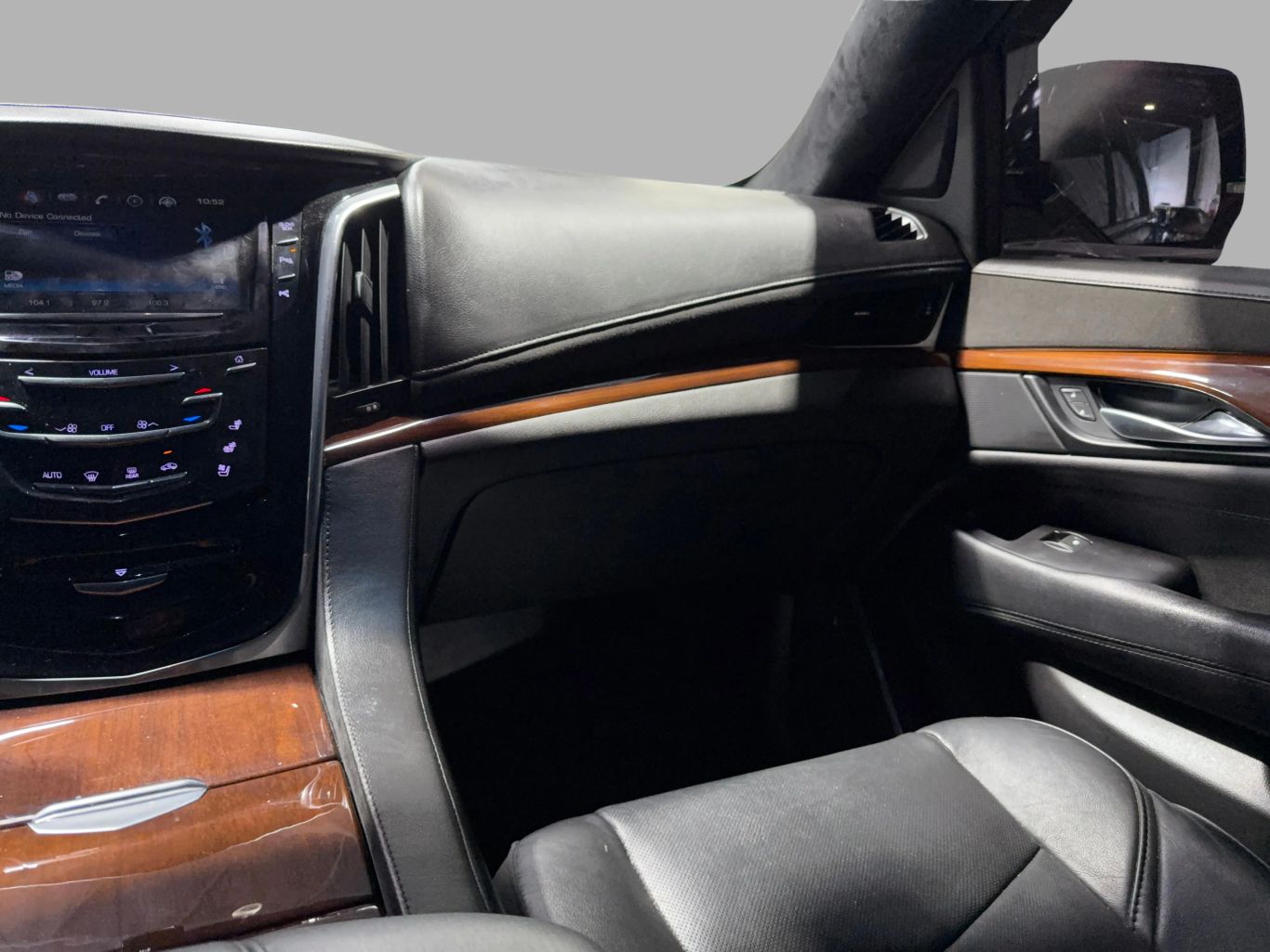 2018 CADILLAC ESCALADE SUV V8, 6.2 LITER SPORT UTILITY 4D