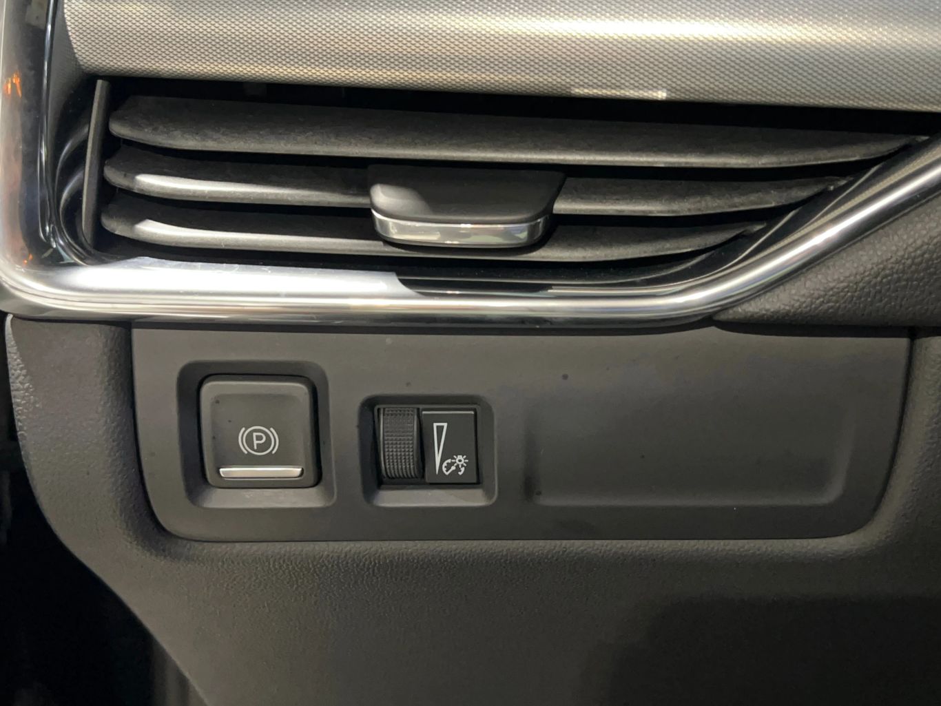 2019 CADILLAC XT4 SUV 4-CYL, TURBO, 2.0 LITER PREMIUM LUXURY SPORT UTILITY 4D