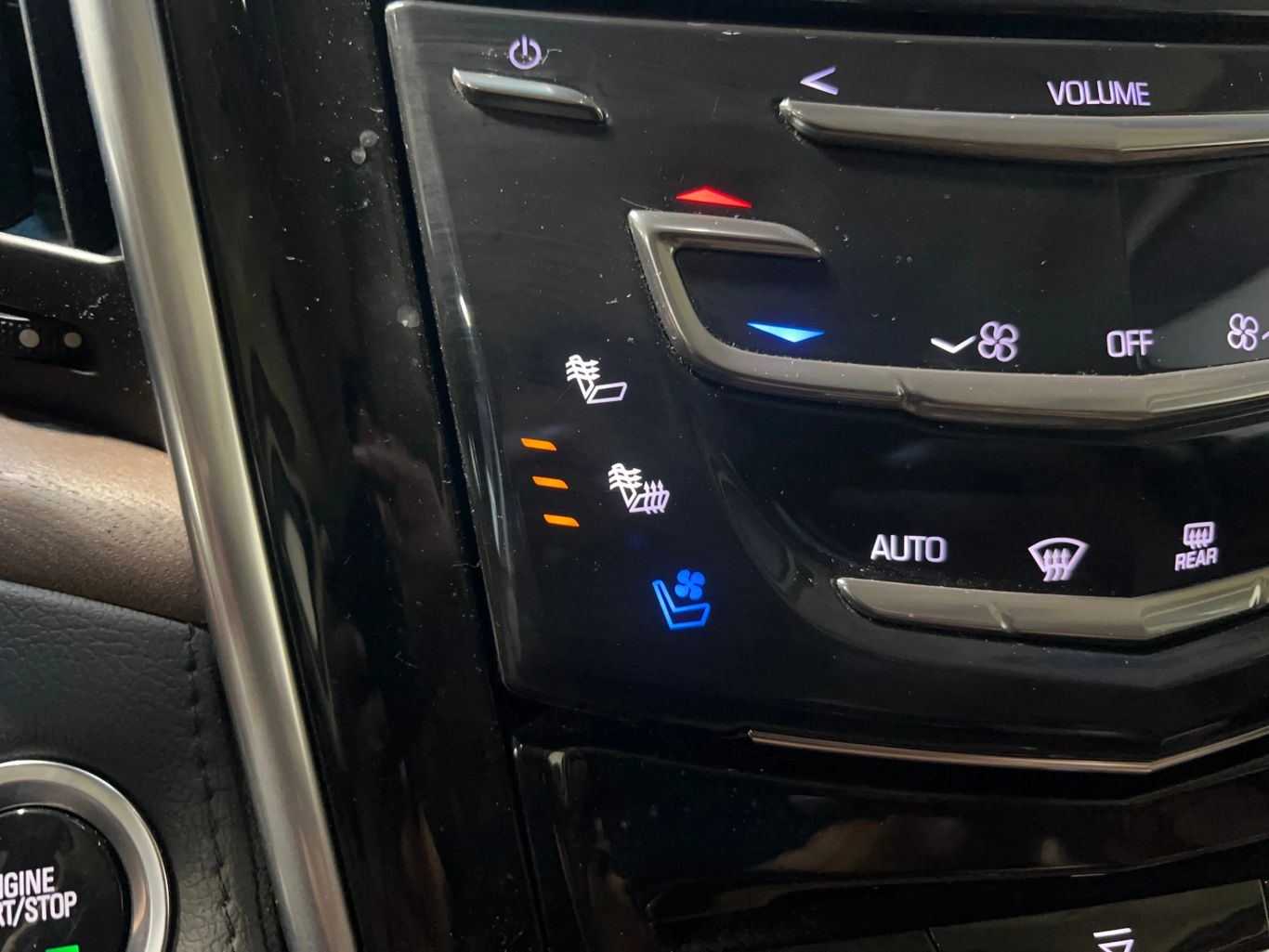 2020 CADILLAC ESCALADE SUV V8, 6.2 LITER LUXURY SPORT UTILITY 4D