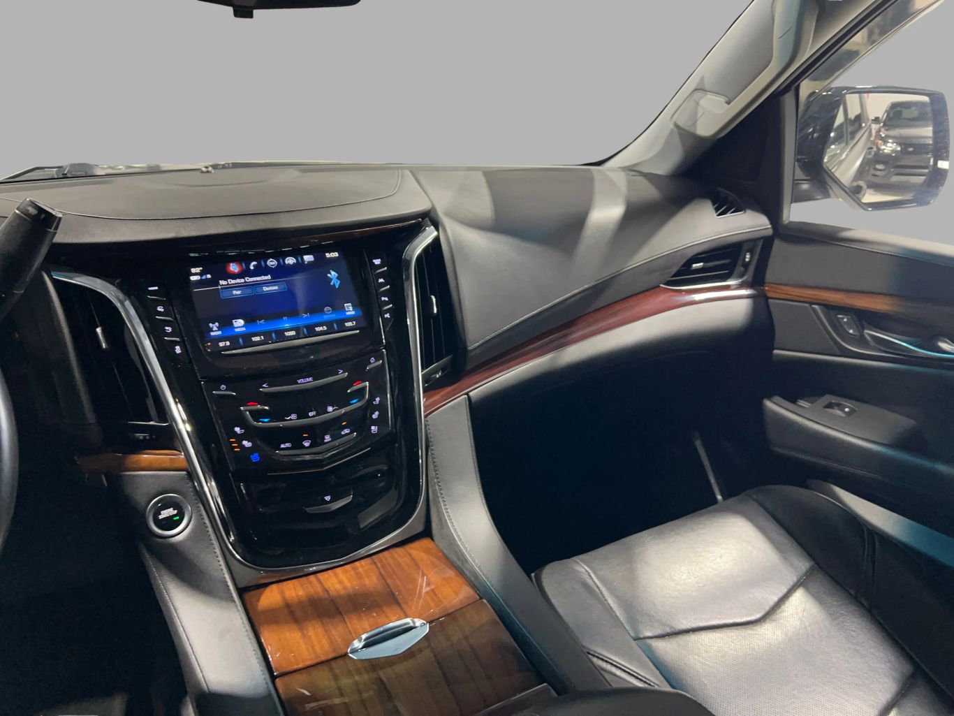 2017 CADILLAC ESCALADE SUV V8, 6.2 LITER LUXURY SPORT UTILITY 4D
