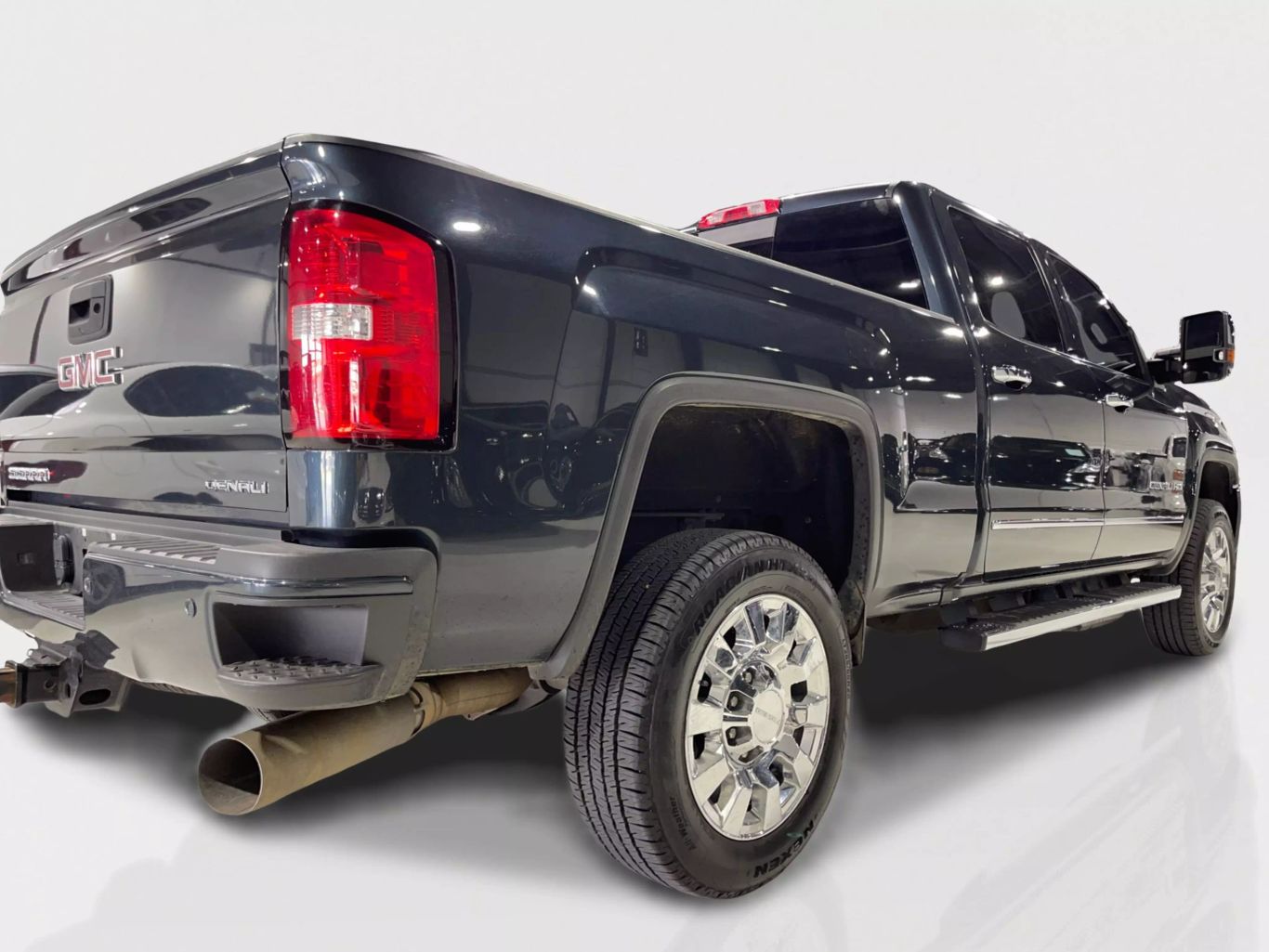 2019 GMC SIERRA 2500 HD CREW CAB PICKUP V8, TURBO DIESEL, 6.6 LITER DENALI PICKUP 4D 6 1/2 FT