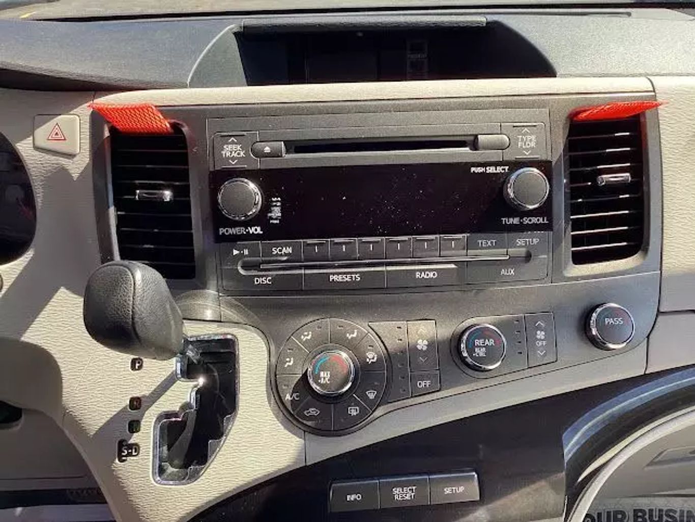 2012 Toyota Sienna - Image 17