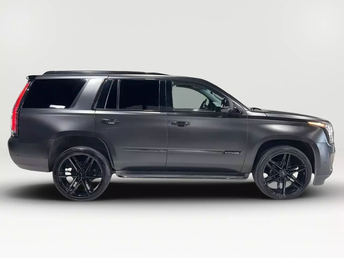 2017 CADILLAC ESCALADE SUV V8, 6.2 LITER LUXURY SPORT UTILITY 4D
