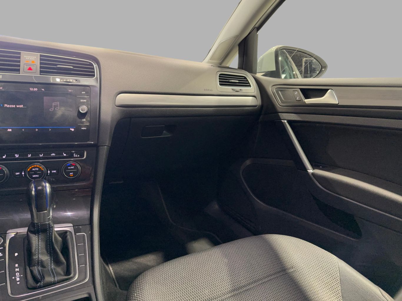 2019 VOLKSWAGEN E-GOLF HATCHBACK ELECTRIC MOTOR, 100 KW SE HATCHBACK SEDAN 4D