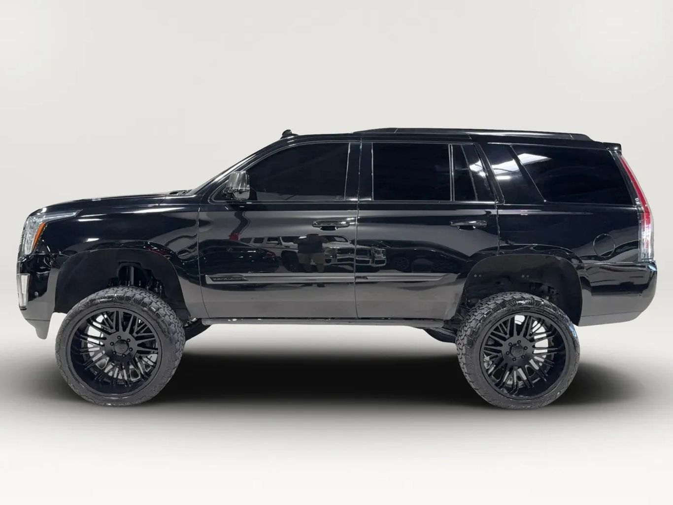 2018 CADILLAC ESCALADE SUV V8, 6.2 LITER SPORT UTILITY 4D