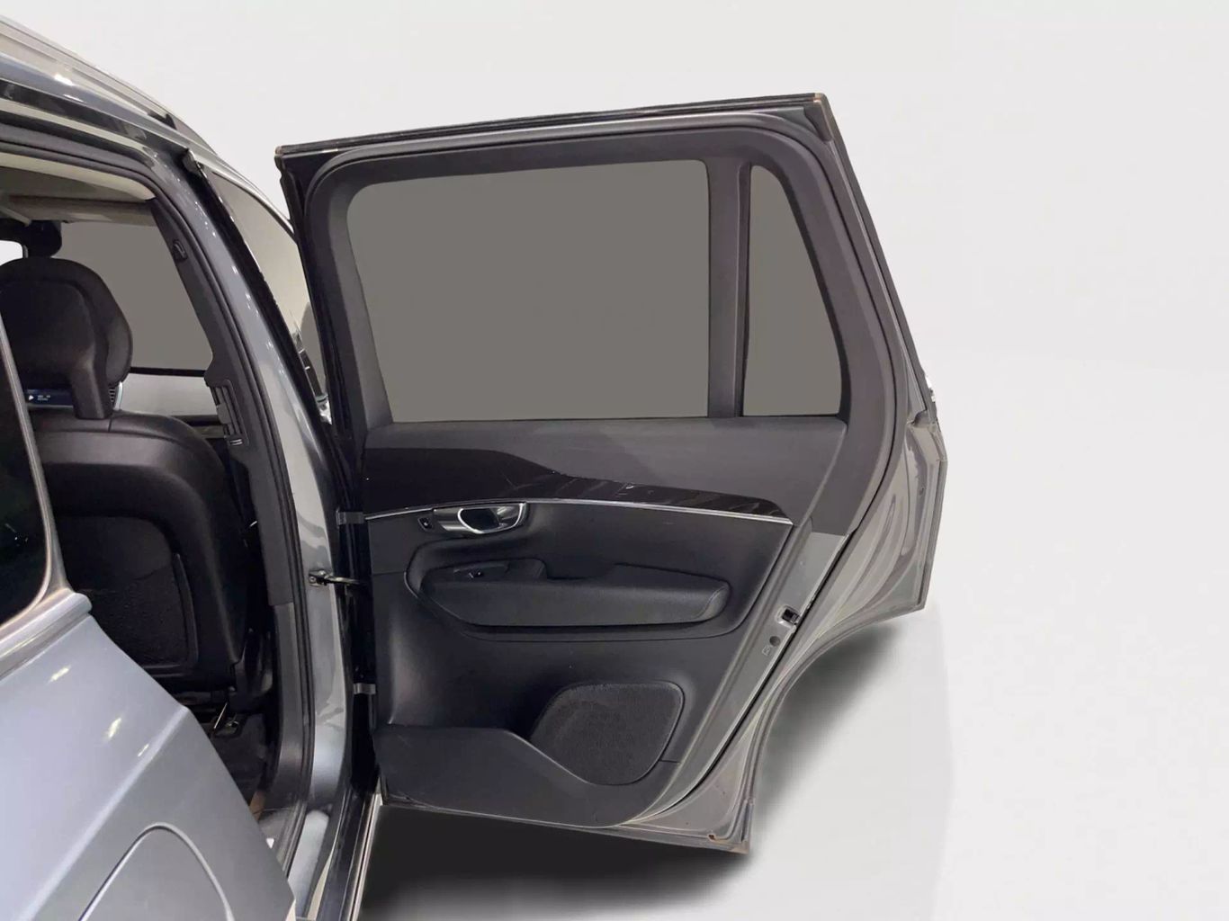 2018 VOLVO XC90 SUV 4-CYL, DRIVE-E, TURBO, SUPERCHARGED, 2.0 LITER T6 MOMENTUM SPORT UTILITY 4D