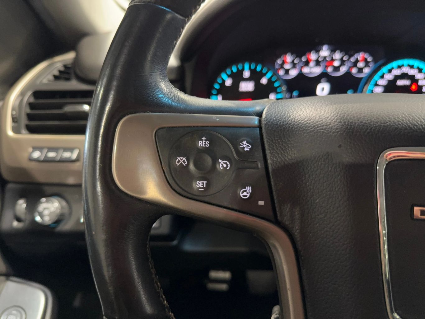2017 GMC YUKON SUV V8, ECOTEC3, 6.2 LITER DENALI SPORT UTILITY 4D