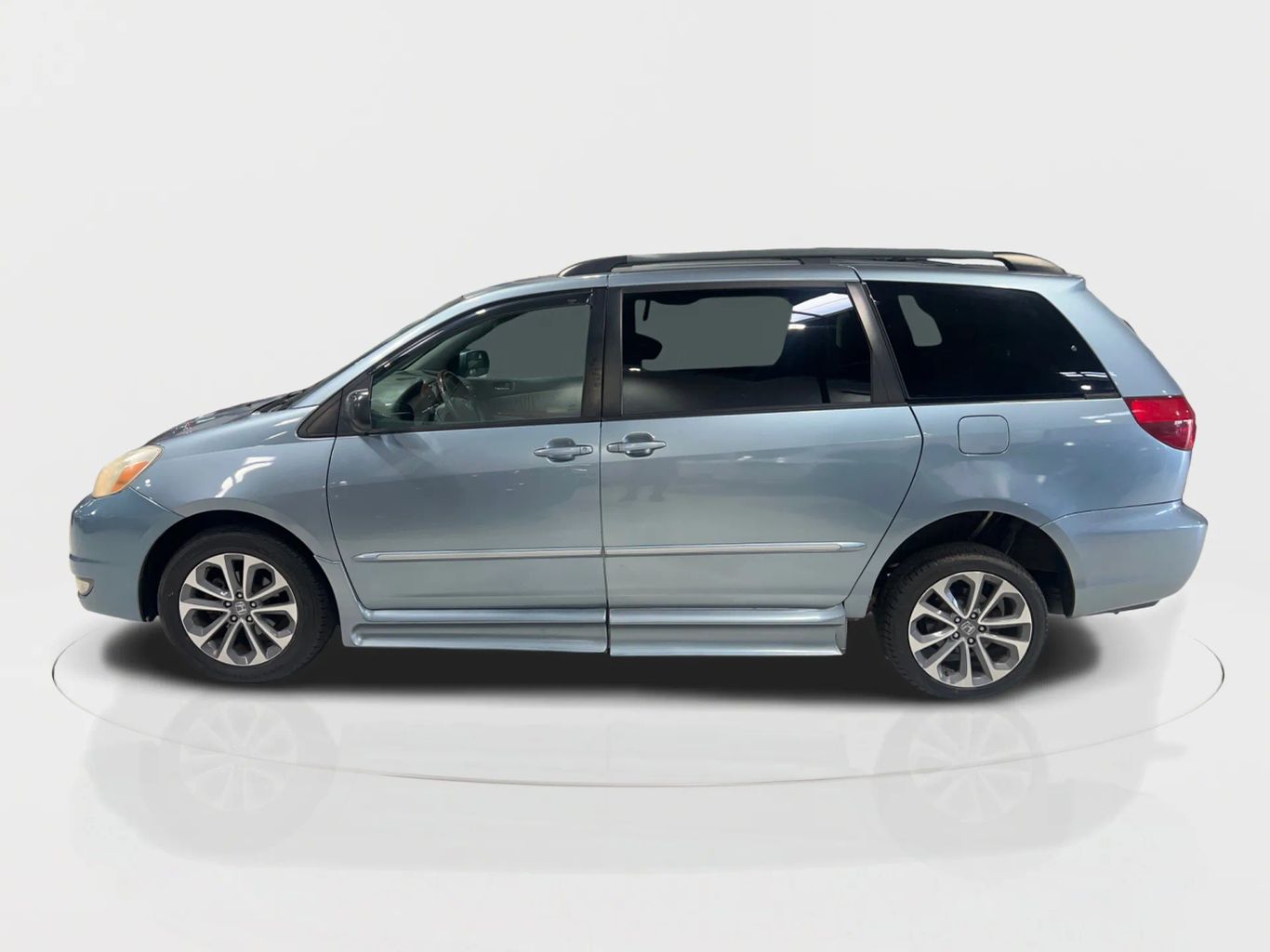 2004 TOYOTA SIENNA VAN V6, 3.3 LITER XLE MINIVAN 4D