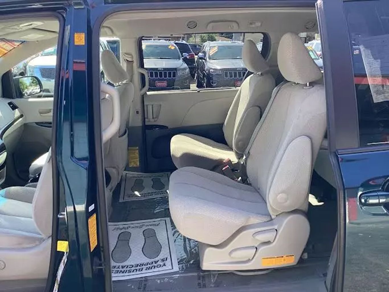 2012 Toyota Sienna - Image 12