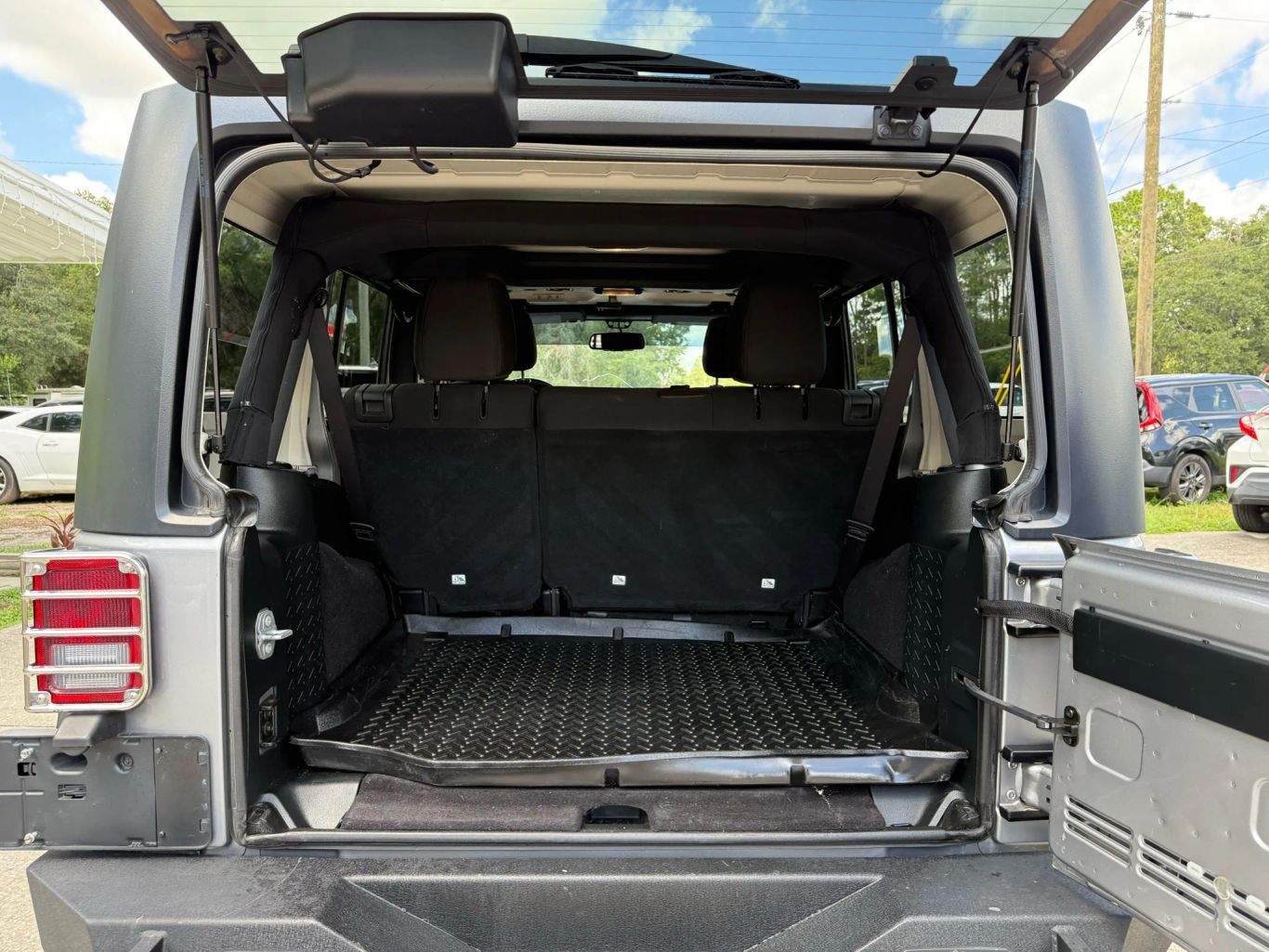 2017 JEEP WRANGLER UNLIMITED SUV V6, 3.6 LITER SPORT SUV 4D