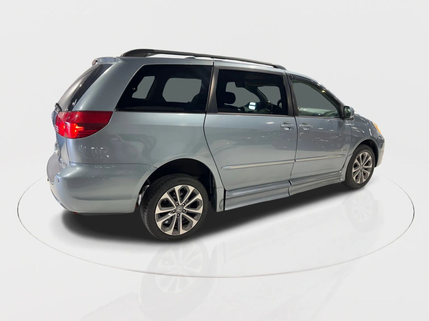 2004 TOYOTA SIENNA VAN V6, 3.3 LITER XLE MINIVAN 4D